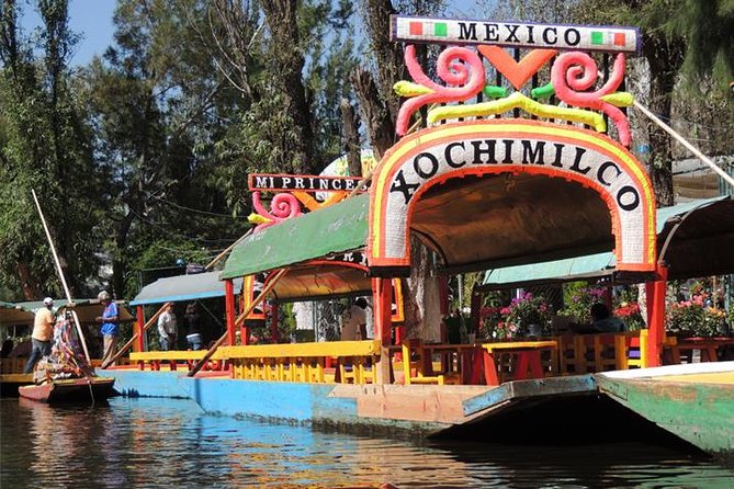 Xochimilco floating gardens, Coyoacan and UNAM murals - How to make the day work better