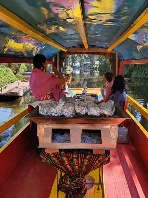 Xochimilco: Market, Food and Nature ¡All included! Tour - A 9 a.m. pickup, then coffee at Dalia