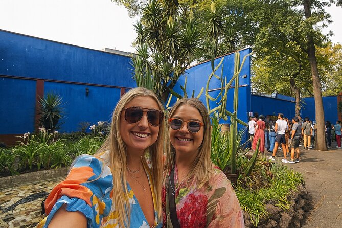 Xochimilco Tour & Frida Kahlo Museums - The morning pickup and ride south