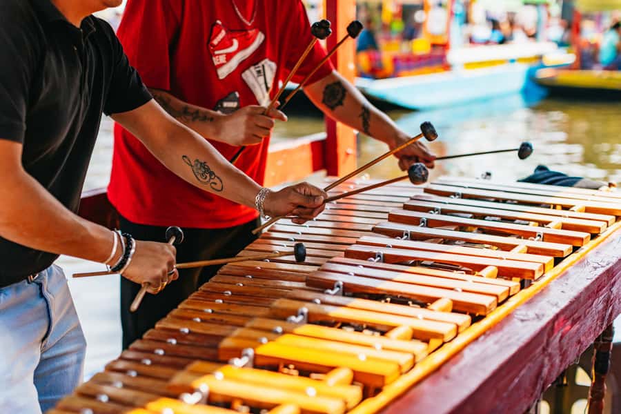 Xochimilco: traditional boat tour, culture, and fun. - Games, slang, and the social side