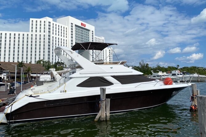 Yacht 48ft Rental in Cancun for up to 15 people - Food, drinks, and what is included