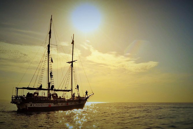 Yo Ho Pirate Sunset Dinner Cruise in Cabo San Lucas - Open bar and the family atmosphere